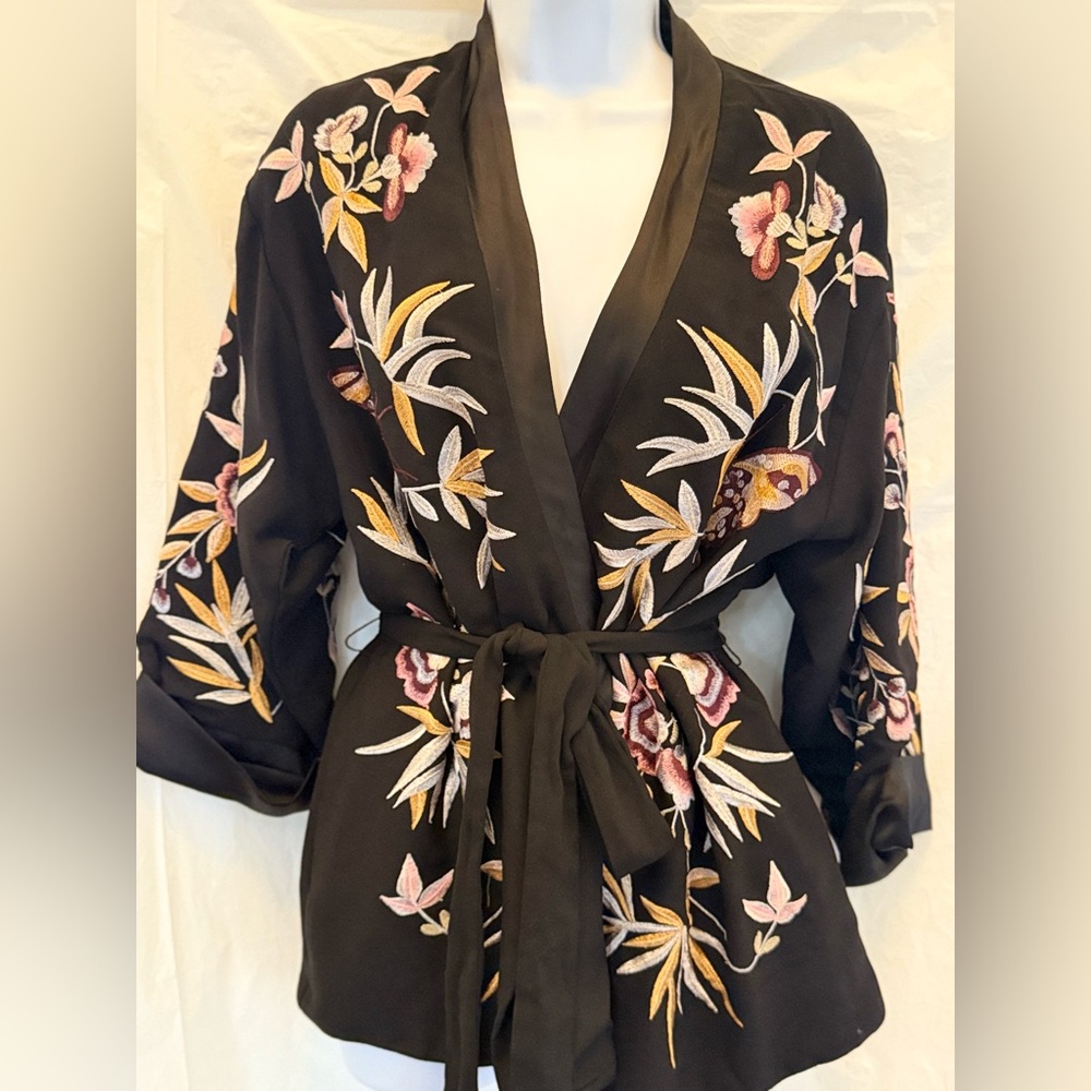 Zara TRF Collection Black and Pink Floral Blazer with Open Front - Picture 2 of 5